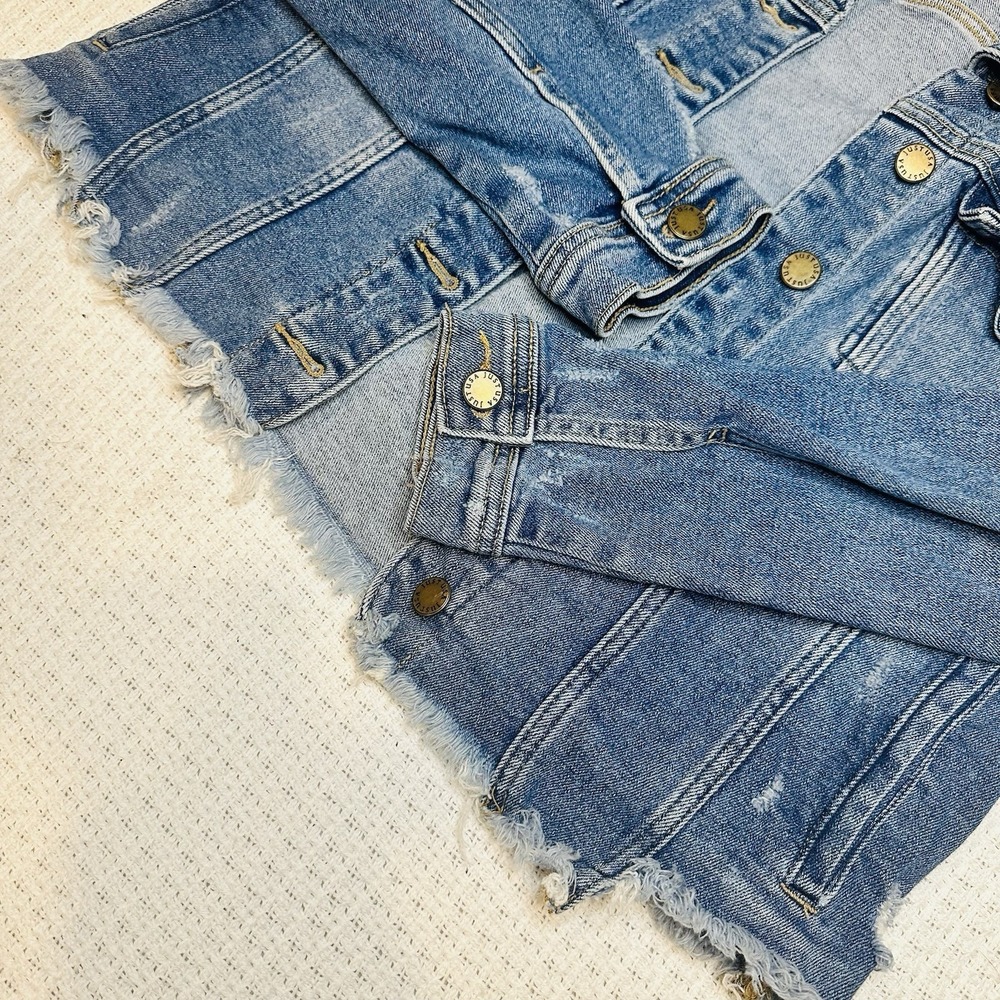 Just‎ USA Boutique Women Distressed Blue Staircase Hem Jean Jacket Button Up-Med - Picture 11 of 13